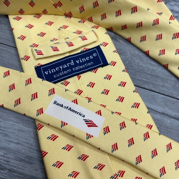 Vineyard Vines Yellow BOA Bank of America Logo Silk Tie - Picture 1 of 5